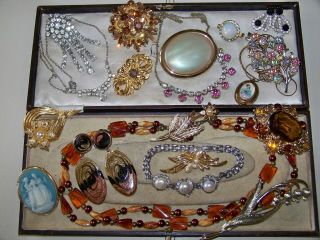 Vintage Mixed Joblot Jewelery Brooch Necklace Bracelet Earrings Art Deco Up Tlm