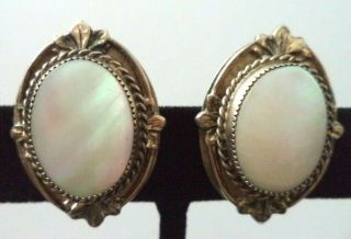 Rare Vintage Estate Signed Whiting & Davis Mop 1 1/8 " Clip Earrings G897w