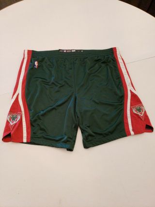 Mo Williams Milwaukee Bucks Game Worn Shorts Green Adidas 46,  2 Nba