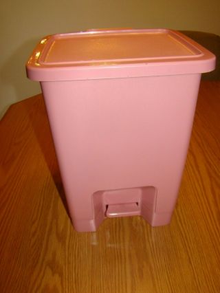 Vintage Rubbermaid Step Wastebasket Trash Garbage Can 2495 Mauve Rose Pink