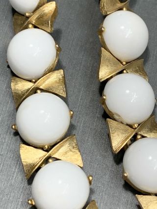 Crown Trifari Vintage Bracelet White Lucite Gold Tone X Designcabochon Design 7”