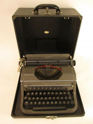 Vintage Underwood Universal Portable Typewriter F1898403