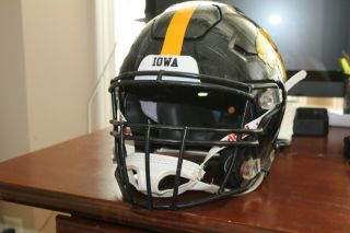 Riddell Speedflex Iowa Hawkeyes Game Size Large Helmet Precision Fit Helmet
