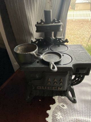 Vintage Queen Cast Iron Mini Toy Stove Oven Doll House -