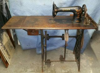Rare Singer 31 - 15 Sewing Machine W/ Unusual Iron Ratcheting Base,  Like Treadle
