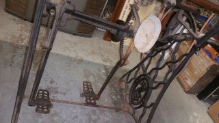 RARE SINGER 31 - 15 sewing machine w/ unusual iron ratcheting base,  like treadle 3