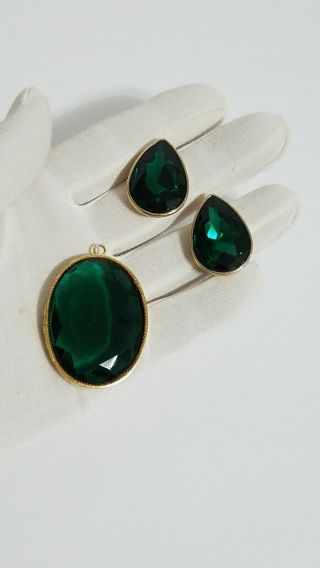 Vtg Deep Emerald Green Big Rhinestone Gold Tone Pendant W/ Pierced Earring Set