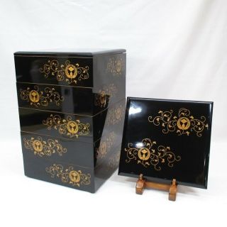 E200: Japanese Tier Of Old Lacquered Boxes Jubako With Makie Of Elegant Pattern