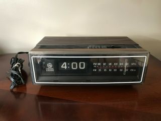 Vintage General Electric Ge Flip Alarm Clock Fm/am Radio 7 - 4305b Great