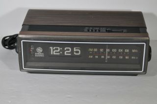 Vintage General Electric Ge Flip Alarm Clock Fm/am Radio 7 - 4305b Great
