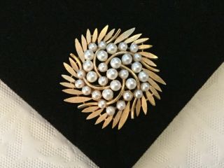 Trifari Brooch Pearl Flower Leaves Swirl Gold Tone Vintage Pin