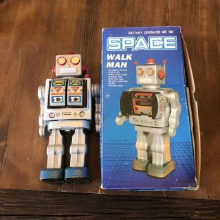 Vintage Battery Operated Me 100 Space Walk Man Robot