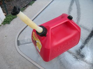 Vintage Rubbermaid Gott 2 1/2 Gallon Gas Can With Spout And Cap
