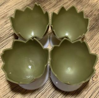 Vintage Egg Cup Holders Set Of 4 Plastic Avocado Green /White Holder Easter 2