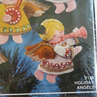 VINTAGE 1978 HOLIDAY ANGELS FELT CHRISTMAS ORNAMENT KIT,  NOS,  BEADS,  SEQUINS 2