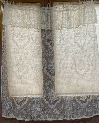 Lace Shower Curtain/valance In One.  Floral.  72x72 White.  W/ Hooks Excel Cond.
