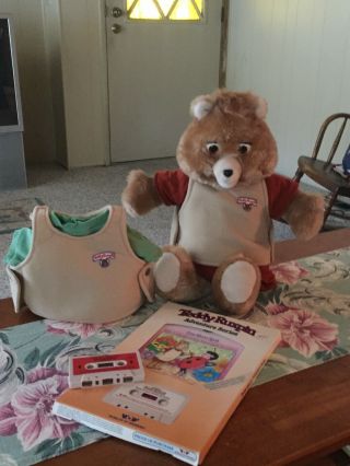 Vintage 1985 Teddy Ruxpin Bear W/ Box Book Tapes Outfit