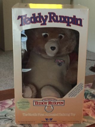 Vintage 1985 TEDDY RUXPIN Bear w/ Box Book Tapes Outfit 2