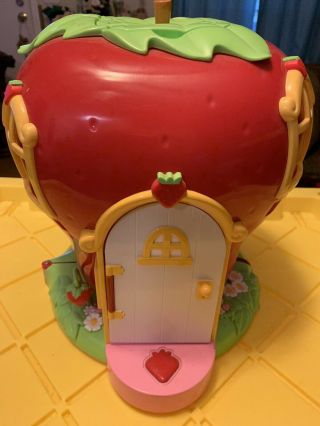 Bandai Strawberry Shortcake Berry Sweet House Complete Bed & Spinning Wardrobe