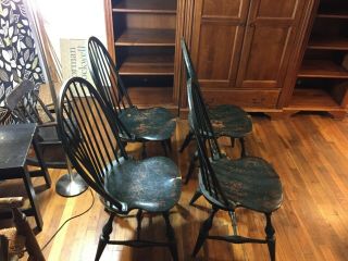Vintage D.  R.  Dimes bow back side Windsor Chairs set of 4. 2