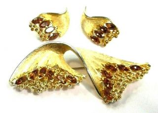 Vintag 50s J.  J.  Signed Pin And Earrings Set Topaz Color Rhinestones N Gold Metal