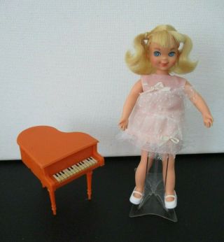 Vtg Barbie: Tutti 3555 Melody In Pink Doll With Piano