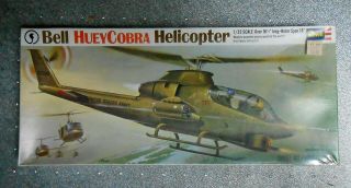 Vintage Bell Huey Cobra Helicopter 1969 Revell 1/32 Model