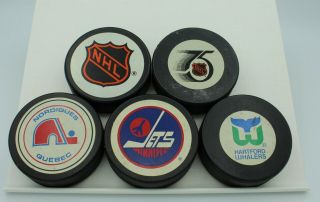 Vtg 30 Nhl Hockey Pucks Official Game North Stars Whalers Nordiques 75th Shield