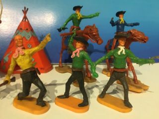 Vintage UNBRANDED Plastic Cowboy Indians Horses Teepee Timpo Swollet LOOK A LIKE 3