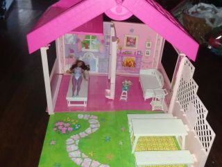 Vintage Fold & Fun Barbie Portable Doll House Furniture & Accessories 1992