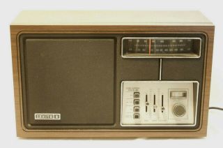 Vintage Zenith Solid State,  Table Top Am Fm Radio,