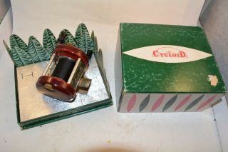 Old Early Cycloid Bait Casting Reel In The Cat Tail Display Box Lure Rod Z