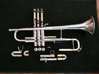 Vintage 1978 Bach Stradivarius 37 Professional Trumpet with Hard Case 3