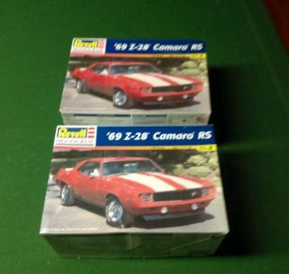 2 Vintage 1969 Chevy Z - 28 Camaro Rs Model Kits By Revell 1998 Pre - Owned