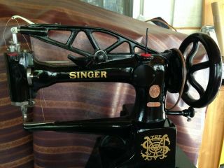 SINGER 29 - 4 Vintage Sewing Machine,  Leather,  Shoe Patch 2
