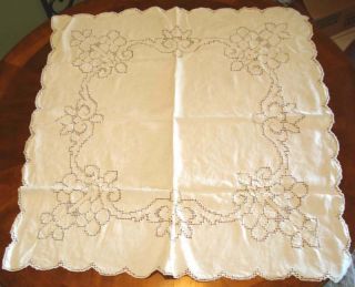 Vintage 1950s Linen Tablecloth Cream/beige 33 " X35 " For Small Round Coffee Table