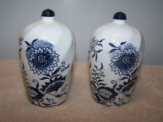 Vintage Enesco Japan Blue And White Floral Design Salt And Pepper Shakers