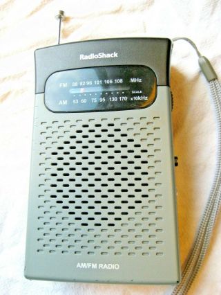 Radio Shack Vintage Handheld Portable Am/fm Pocket Radio 12 - 586
