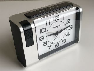 Vintage Timex Quartz Alarm Clock Tabletop Bedroom Travel Model 7601 - 445 2