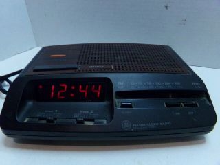 Ge 7 - 4621a Vintage General Electric Fm/am Two Wake Time Alarm Clock Radio