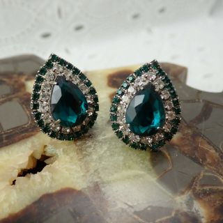 Vtg Silver Tone Emerald Green Clear Rhinestone Pear Shaped Accent Clip Earrings