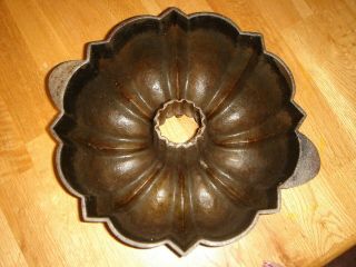 Vintage Antique Cast Iron Bundt Cake Pan Primitive Cookware RARE CASTING MARK 3