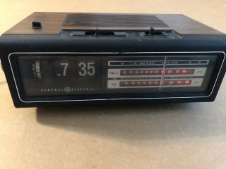 Vintage General Electric Click Clock Radio Alarm Model 7 - 4310c Flip Clock
