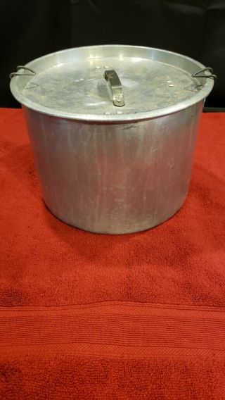 Chambers Stove Range Round Soup Pot.  Holds Water As It Should.