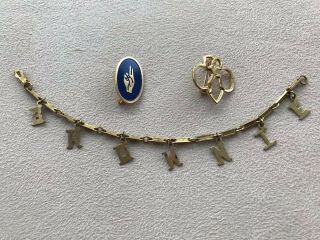 Vintage 1960’s Girl Scout Gold Tone Brownie Charm Bracelet 2 Brownie Pins Brooch