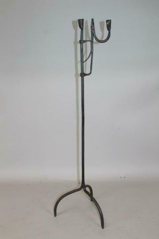 RARE 17TH C FLOOR STANDING WROUGHT IRON ADJUSTABLE RUSH LIGHT IN OLD BLACK PAINT 2