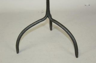 RARE 17TH C FLOOR STANDING WROUGHT IRON ADJUSTABLE RUSH LIGHT IN OLD BLACK PAINT 3