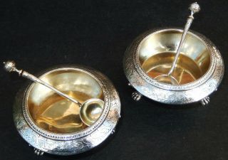 Fine Pair 2 Antique Solid Silver Salt Cellars & Spoons; Barnard & Sons Lon 1872