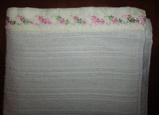 Vintage White Floral Acrylic Thermal Woven Blanket Binding Twin Size 70 " X 85 "