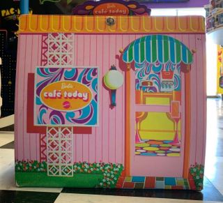 Vintage Mod 1970 Barbie Cafe Today 4983 W/some Furniture & Access